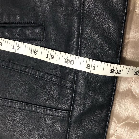 Levi’s Sherpa-Lined Faux Leather Trucker Jacket w/ Fringe & Serape Back Panel  L - Picture 10 of 12